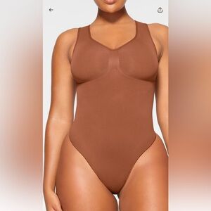 SKIMS NWOT Seamless Sculpt Plunge Thong Bodysuit - Cocoa